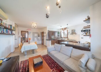 Sala da pranzo - Semi-detached house VIA QUARTARELLA
 
11A, Riano - photo 23