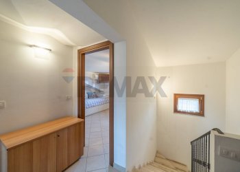 Hall / corridoio - Semi-detached house VIA QUARTARELLA
 
11A, Riano - photo 39