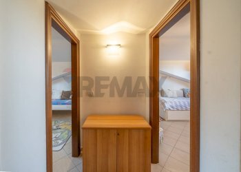 Hall / corridoio - Semi-detached house VIA QUARTARELLA
 
11A, Riano - photo 40