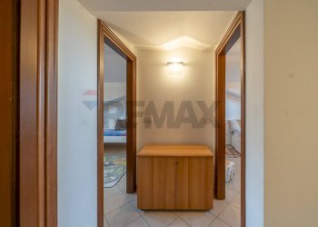 Hall / corridoio - Semi-detached house VIA QUARTARELLA
 
11A, Riano - photo 41