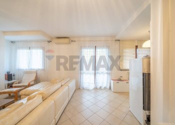 Soggiorno - Semi-detached house VIA QUARTARELLA
 
11A, Riano - photo 56