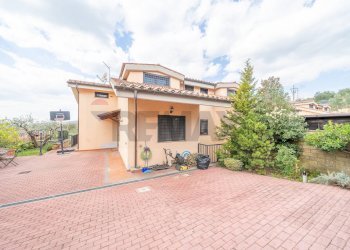 Casa all\'aperto - Semi-detached house VIA QUARTARELLA
 
11A, Riano - photo 79