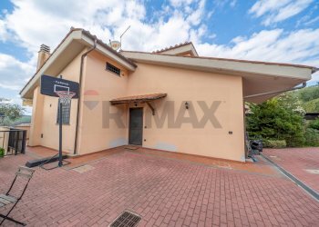 Terrazza - Semi-detached house VIA QUARTARELLA
 
11A, Riano - photo 82