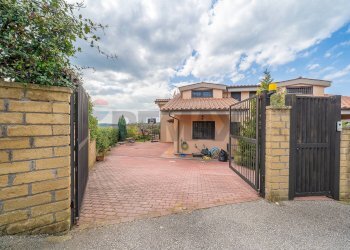 Casa all\'aperto - Semi-detached house VIA QUARTARELLA
 
11A, Riano - photo 87