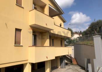Edificio all\'aperto - Three-room apartment Via Del Sodo
 
13, Magione - photo 3