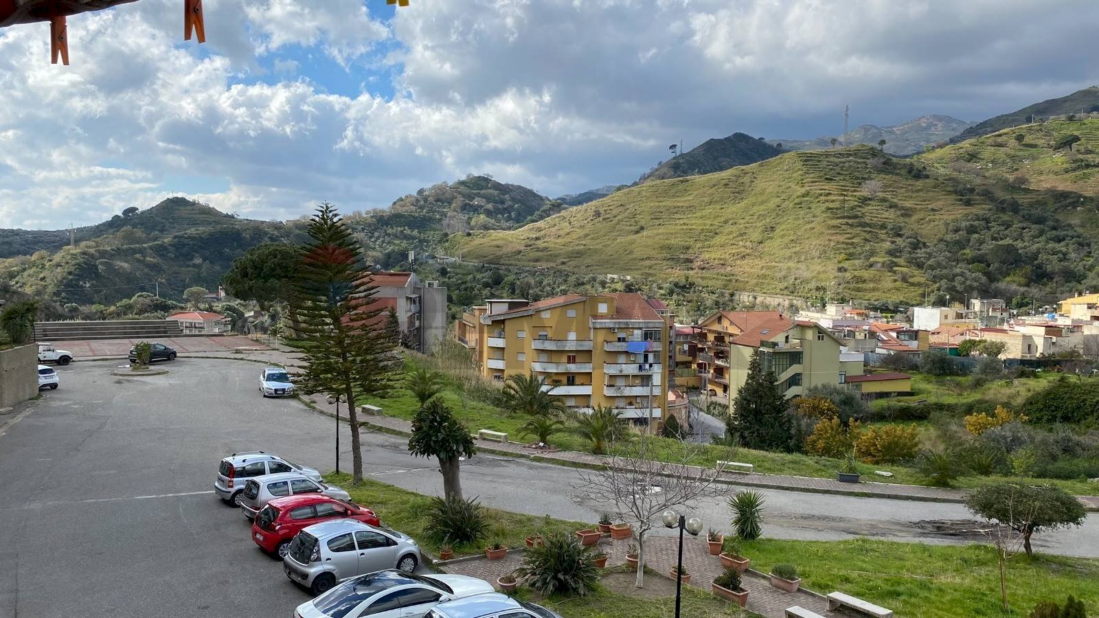 Vista delle montagne - Bilocale Via Ernesto Cianciolo
 
45, Messina - foto 1