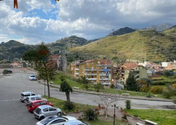 Vista delle montagne - Bilocale Via Ernesto Cianciolo
 
45, Messina - foto 1