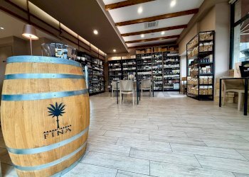 Cantina - Commercial Activity Piazza Marconi
 
54, Trecastagni - photo 1