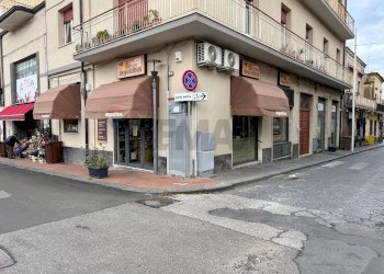 Edificio all\'aperto - Commercial Activity Piazza Marconi
 
54, Trecastagni - photo 8