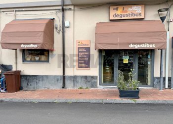 Edificio all\'aperto - Commercial Activity Piazza Marconi
 
54, Trecastagni - photo 13