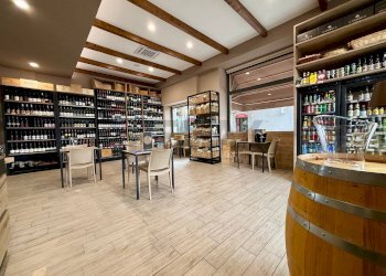 Cantina - Commercial Activity Piazza Marconi
 
54, Trecastagni - photo 17