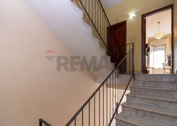 Scale - Quadrilocale Via Etnea
 
72, Gravina di Catania - foto 21