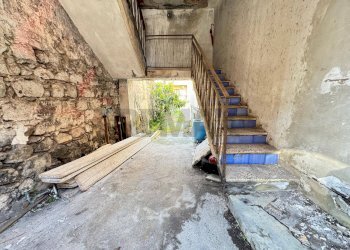 Scale - Appartamento via quattro novembre
 
7, Mascalucia - foto 2