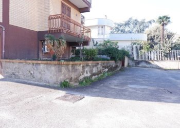 Cortile condominiale - Four-room apartment Via Generoso Manna
 
31-33, Frignano - photo 29