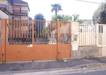 Cancello di ingresso - Four-room apartment Via Generoso Manna
 
31-33, Frignano - photo 37