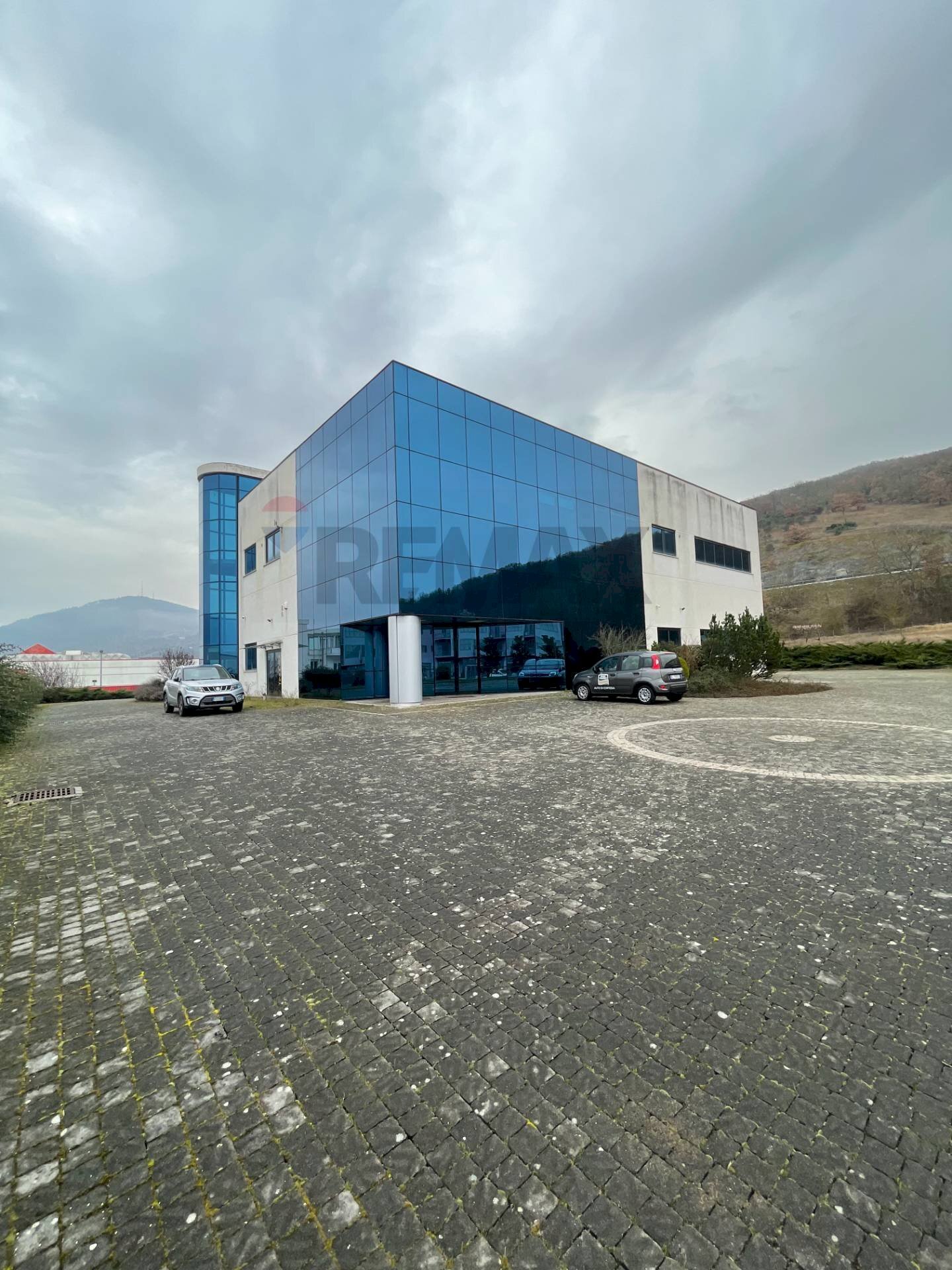 Edificio all\'aperto - Ufficio Via Saragat, L'Aquila - foto 1