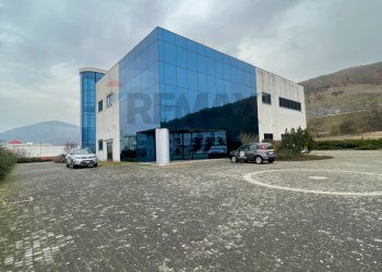 Edificio all\'aperto - Ufficio Via Saragat, L'Aquila - foto 1