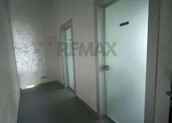 Hall / corridoio - Ufficio Via Saragat, L'Aquila - foto 14