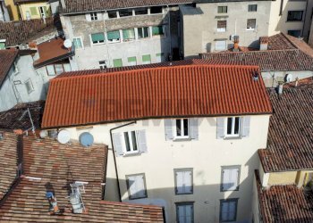 Edificio all\'aperto - Trilocale Piazza Vittorio Emanuele II
 
snc, Lovere - foto 15