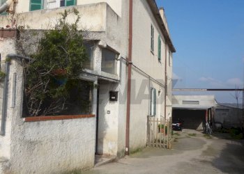 Edificio all\'aperto - Casa semi indipendente c/da Montupoli Avenna
 
42, Miglianico - foto 3