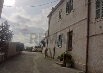 Edificio all\'aperto - Casa semi indipendente c/da Montupoli Avenna
 
42, Miglianico - foto 5