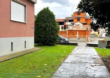 Casa all\'aperto - Quadrilocale VIA SANT'AMBROGIO
 
19/A, Romentino - foto 4