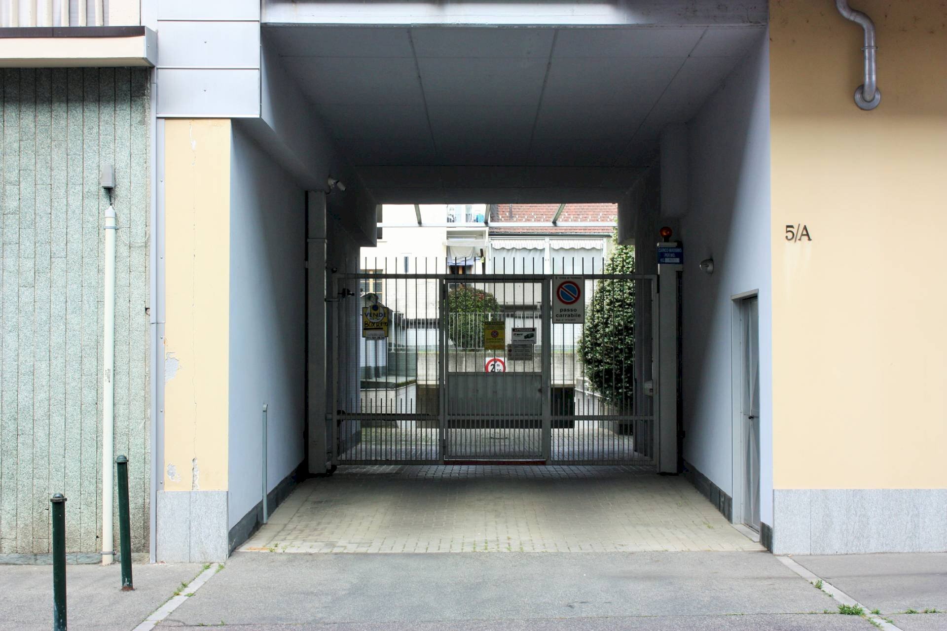 Accesso Carraio - Box Via Mondrone
 
5, Torino - photo 1