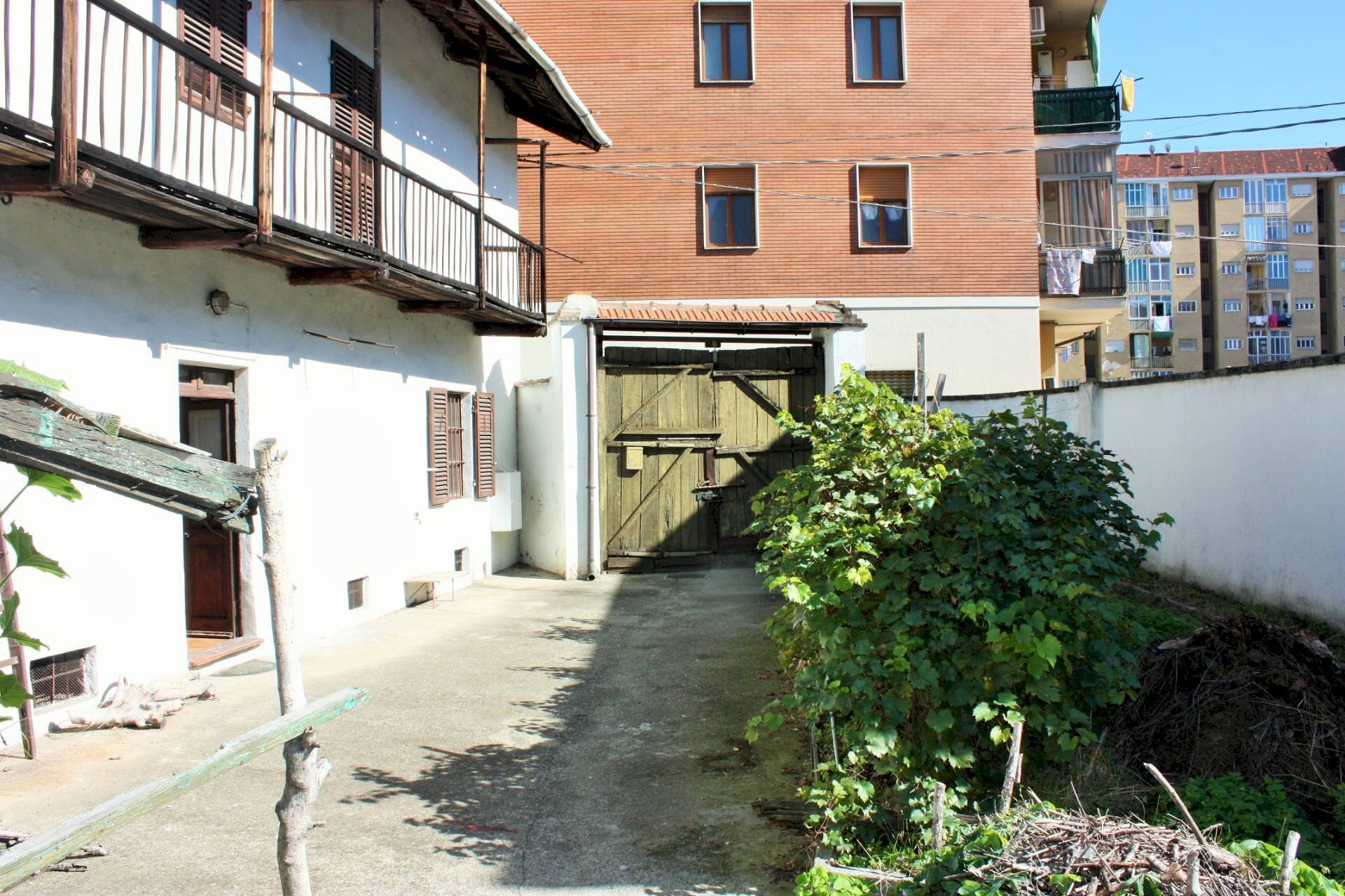 Cortile / Giardino - Casa indipendente Via Passo Buole
 
75, Torino - foto 2