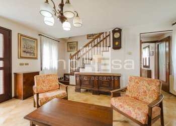 Foto 3 - Rustico Viale A. Dante
 
98, Fontanafredda - foto 3