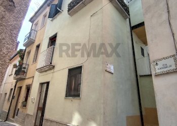 Edificio all\'aperto - Casa semi indipendente VIA GIUSEPPE GARIBALDI
 
5, San Lupo - foto 1