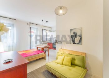 Sala da pranzo - Monolocale Via XX Settembre
 
72, Busto Arsizio - foto 10