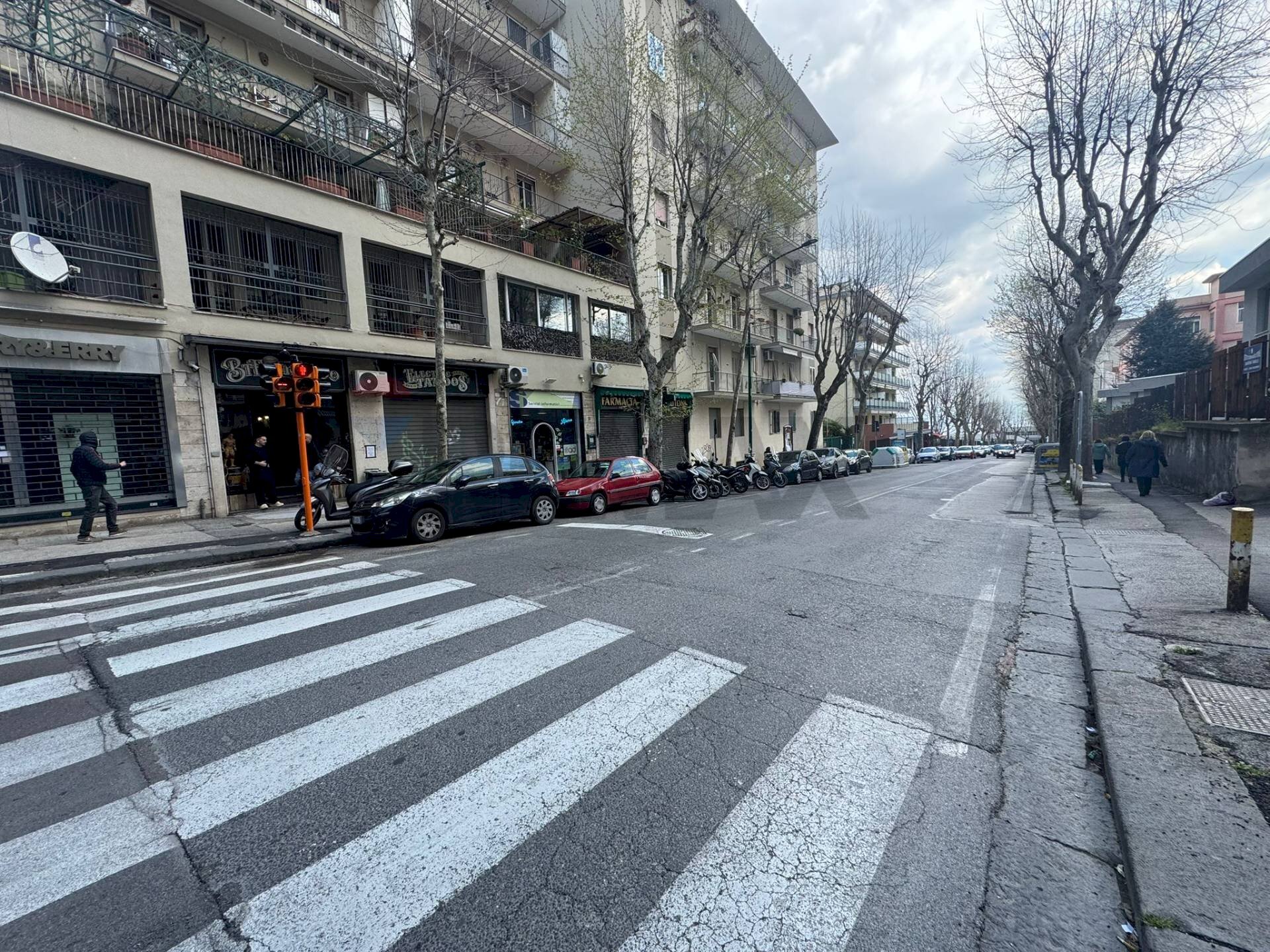 Edificio all\'aperto - Commercial Premises Via Bernardo Cavallino
 
69, Napoli - photo 3