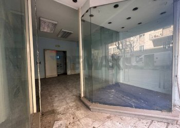 Ricezione / Lobby - Locale Commerciale Via Bernardo Cavallino
 
69, Napoli - foto 6