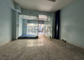 Stanza vuota - Locale Commerciale Via Bernardo Cavallino
 
69, Napoli - foto 8