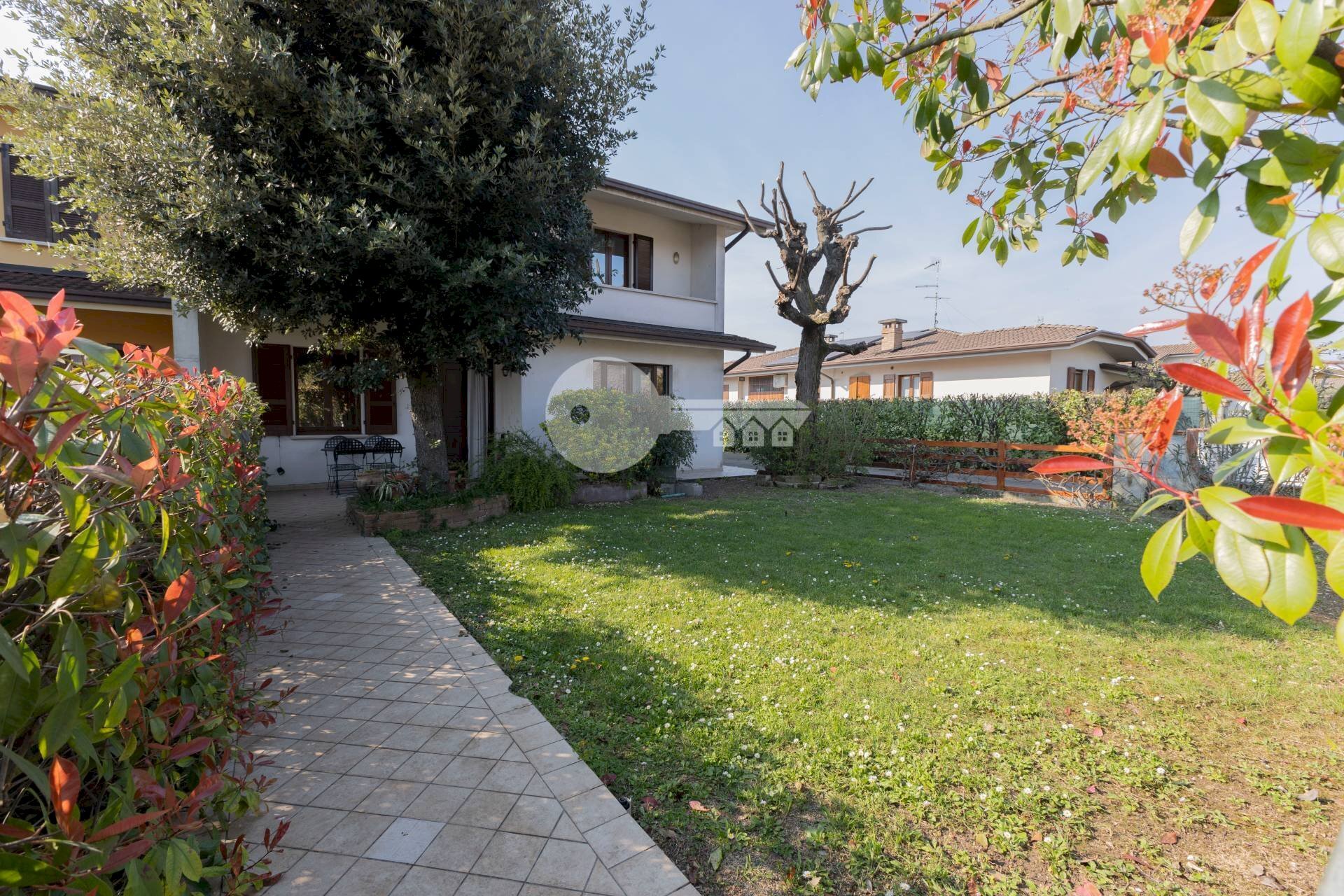 Foto 1 - Casa semi indipendente Via Tita Secchi
 
57, Isorella - foto 1