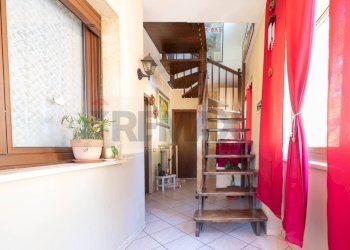 Scale - Villa via Cavour
 
5, Caravate - foto 4