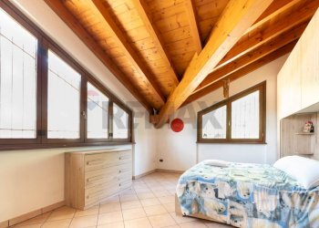 Camera / camera da letto - Villa via Cavour
 
5, Caravate - foto 24