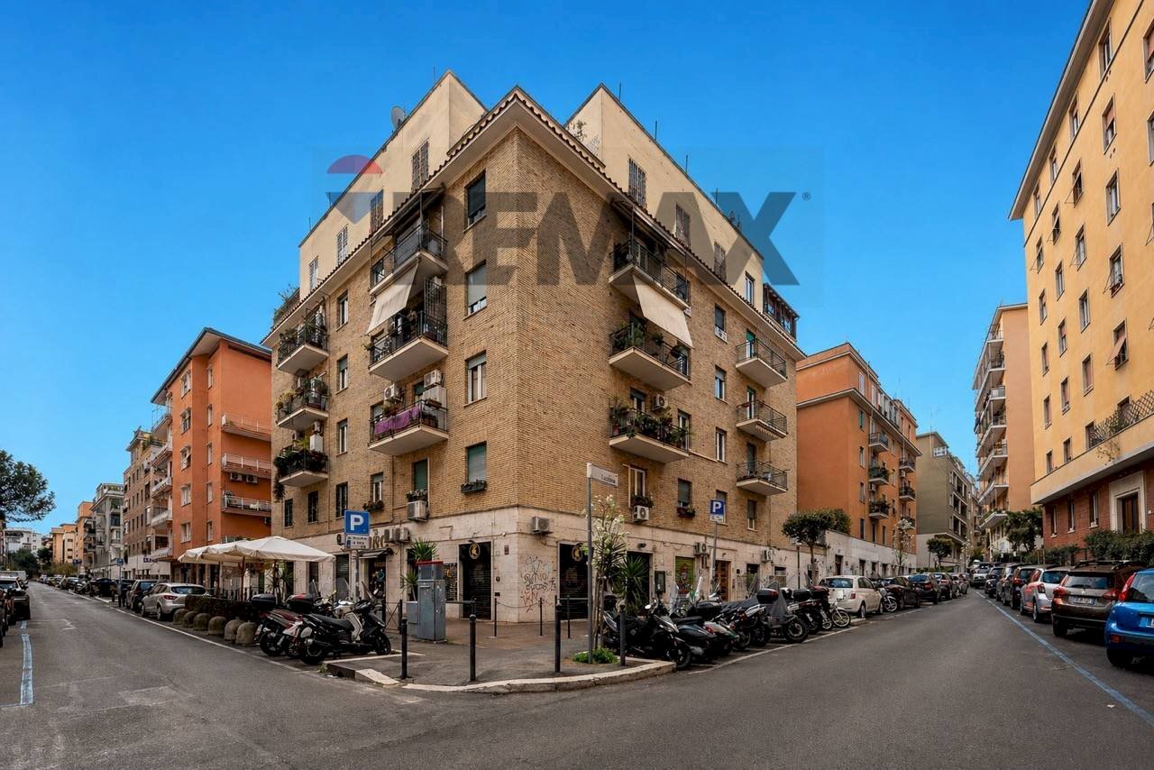 Edificio all\'aperto - Bilocale Via Lucrino
 
26, Roma - foto 1