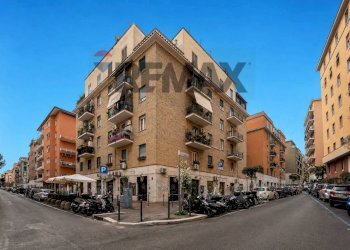 Edificio all\'aperto - Bilocale Via Lucrino
 
26, Roma - foto 1