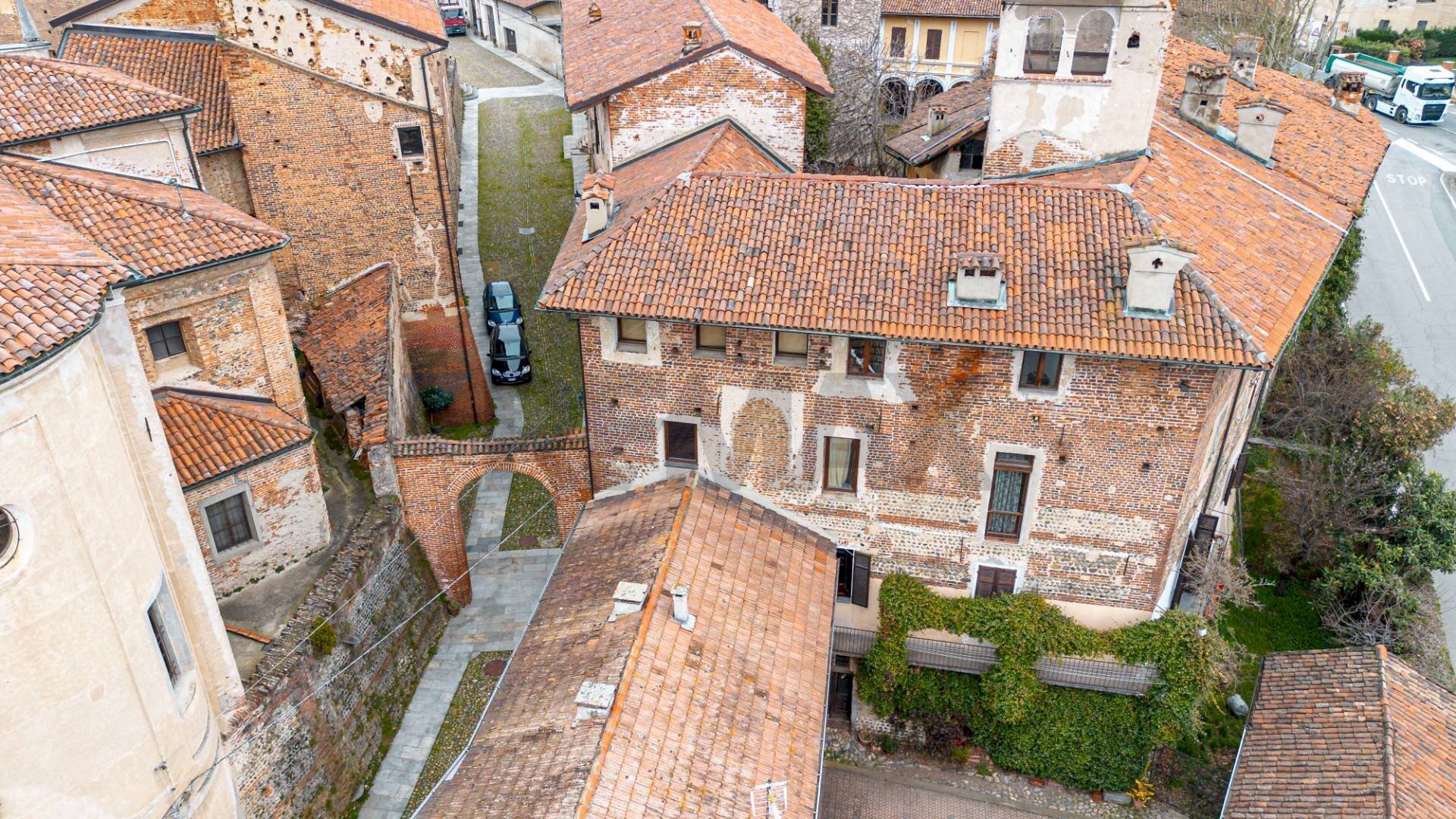 Edificio all\'aperto - Castello Buronzo - foto 2