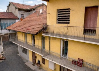 Edificio all\'aperto - Casa semi indipendente Via Vittorio Emanuele secondo
 
78/B, Borgo Ticino - foto 1