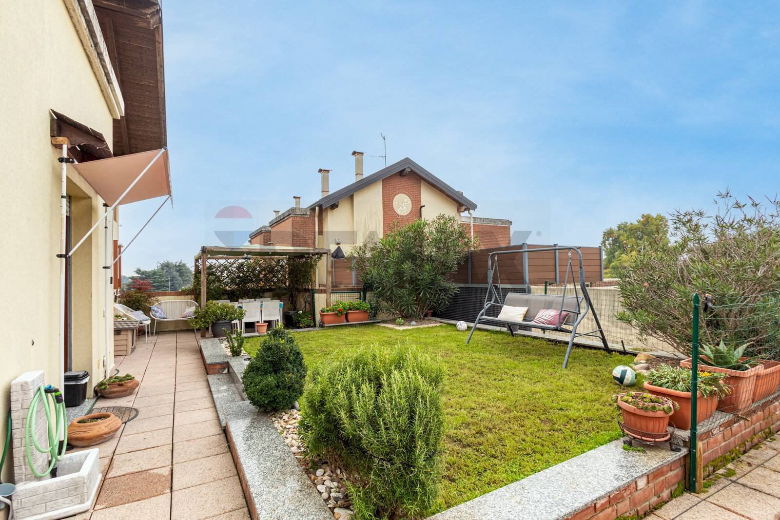 Giardino - Attico Piazza E. Montale
 
2, Gorla Minore - foto 1