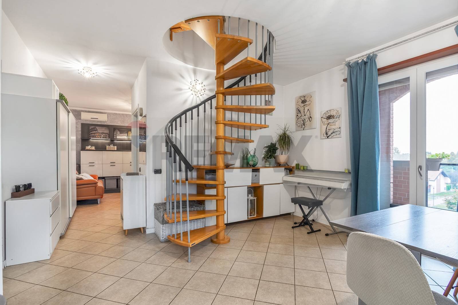 Scale - Attico Piazza E. Montale
2, Gorla Minore - foto 2