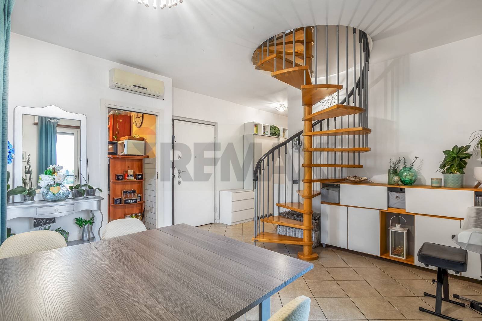 Scale - Attico Piazza E. Montale
2, Gorla Minore - foto 3