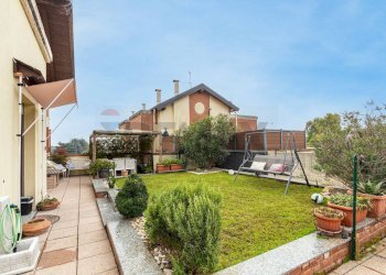 Giardino - Attico Piazza E. Montale
 
2, Gorla Minore - foto 1