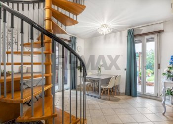 Scale - Attico Piazza E. Montale
 
2, Gorla Minore - foto 4