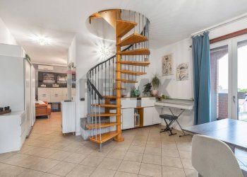 Scale - Attico Piazza E. Montale
 
2, Gorla Minore - foto 9