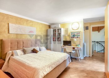 Camera / camera da letto - Attico Piazza E. Montale
 
2, Gorla Minore - foto 25