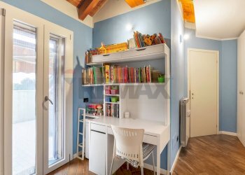 Camera / camera da letto - Attico Piazza E. Montale
 
2, Gorla Minore - foto 31