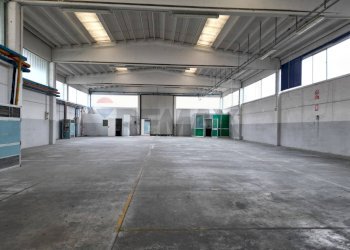 Parcheggio - Capannone via monte rosa, Oleggio Castello - foto 2